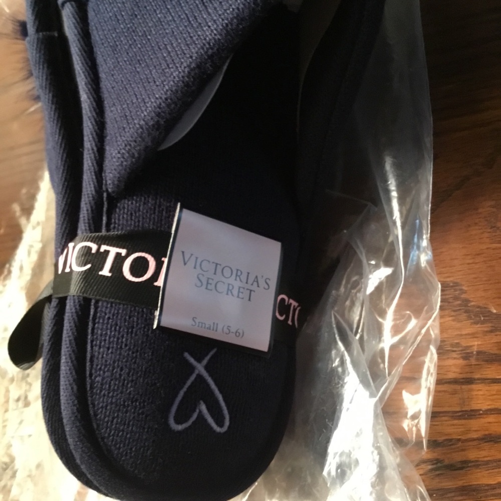 Victoria’s Secret Pom Pom Slippers - Picture 3 of 3
